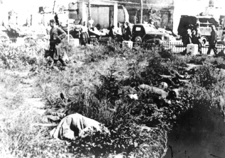 Jewish corpses dumped in an empty field in Romania